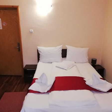 Casa Domneasca Hotel Targoviste Eksteriør billede
