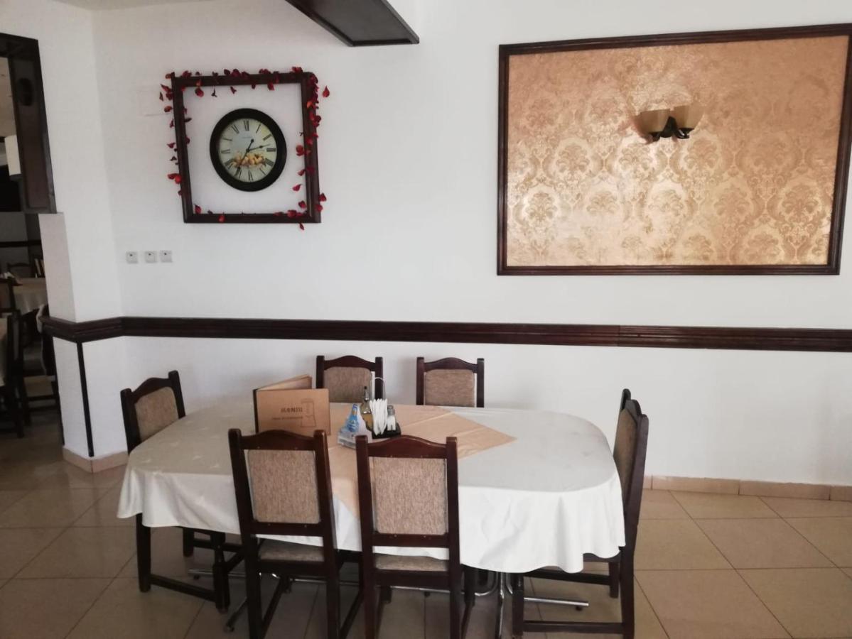 Casa Domneasca Hotel Targoviste Eksteriør billede