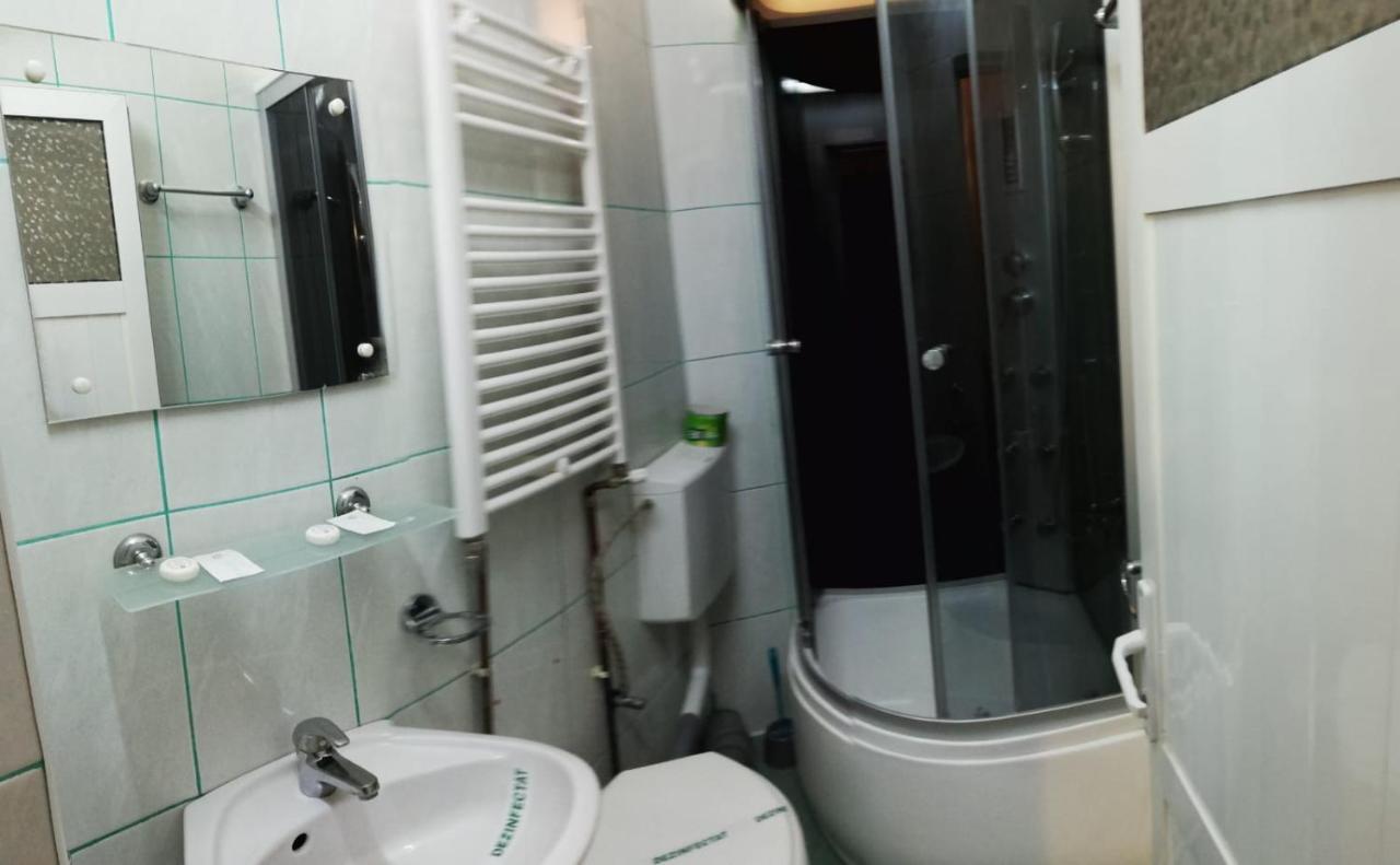 Casa Domneasca Hotel Targoviste Eksteriør billede
