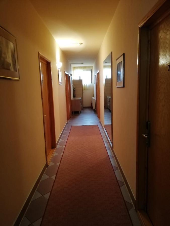 Casa Domneasca Hotel Targoviste Eksteriør billede